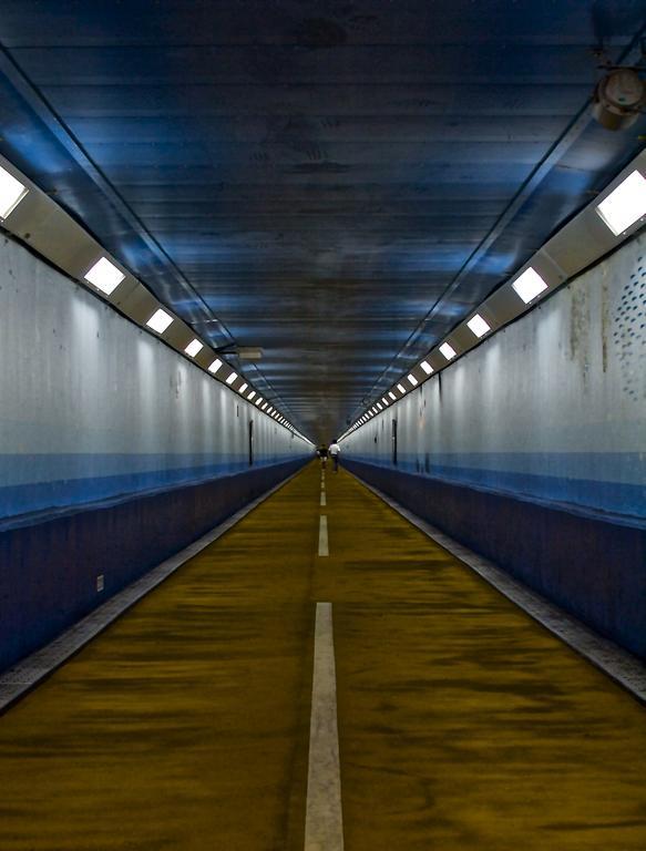 Tunnel Hostel Китакушу Екстериор снимка