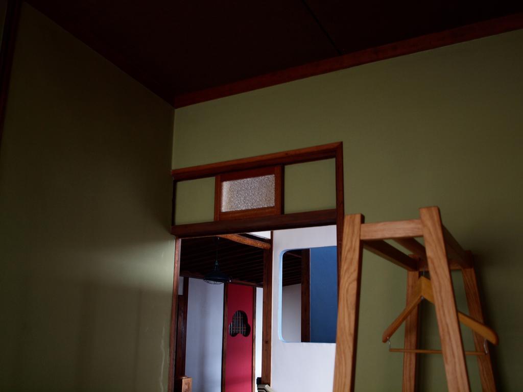 Tunnel Hostel Китакушу Стая снимка